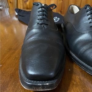 Men’s Executive Cap Toe Dress Shoe in Black Leather
